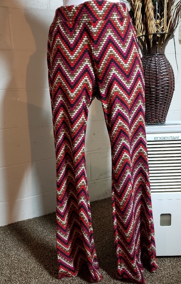 No Boundaries Lounge Pants - Picture 3 of 4